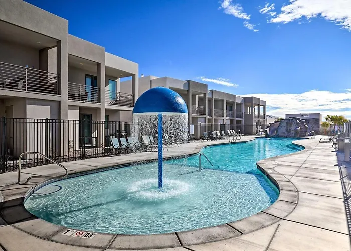 Sunny Resort Townhome And Balcony And Pool Access
