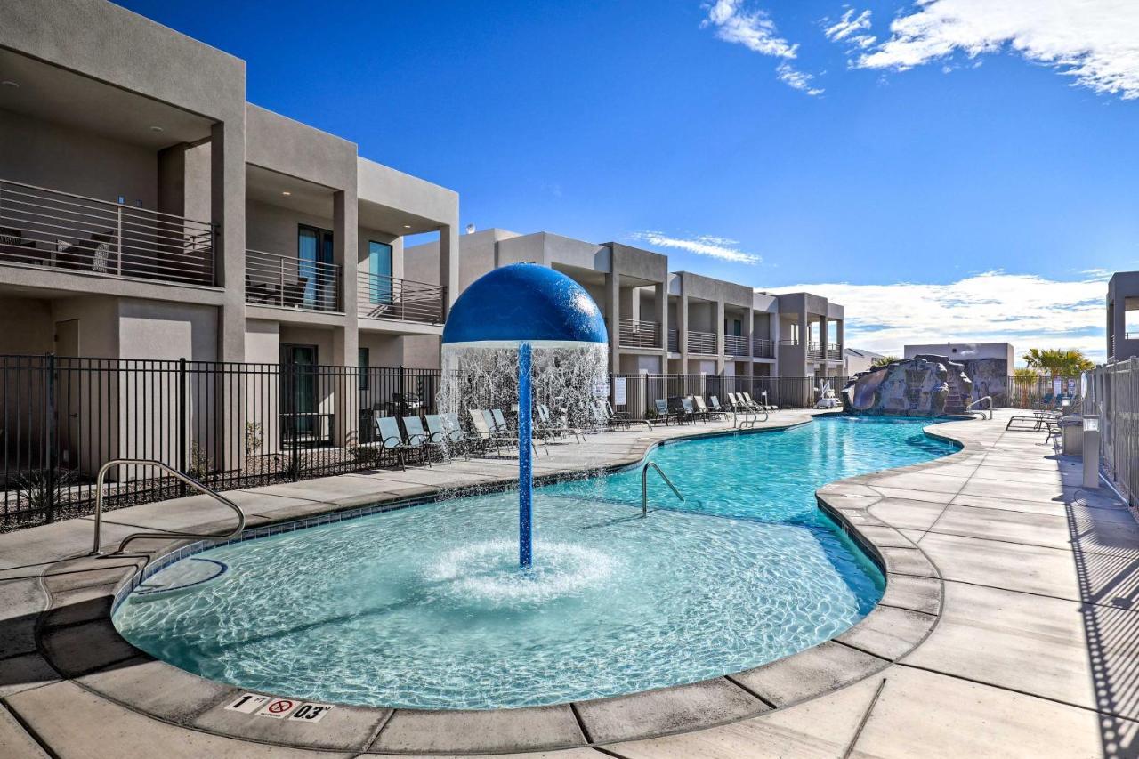 Sunny Townhome And Balcony And Pool Access Holiday home *