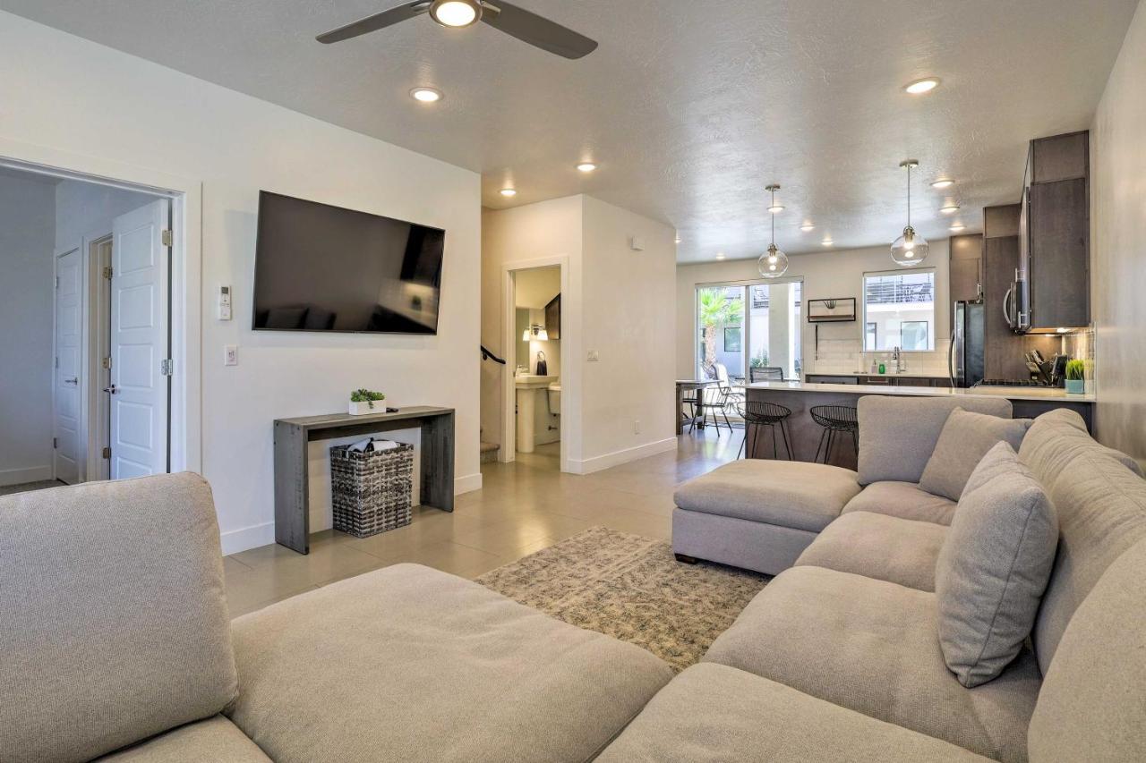 Sunny Townhome And Balcony And Pool Access Holiday home