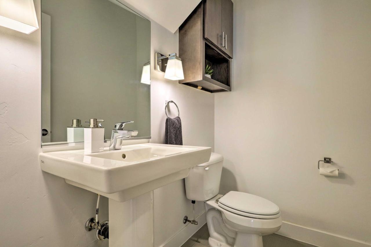 Sunny Townhome And Balcony And Pool Access