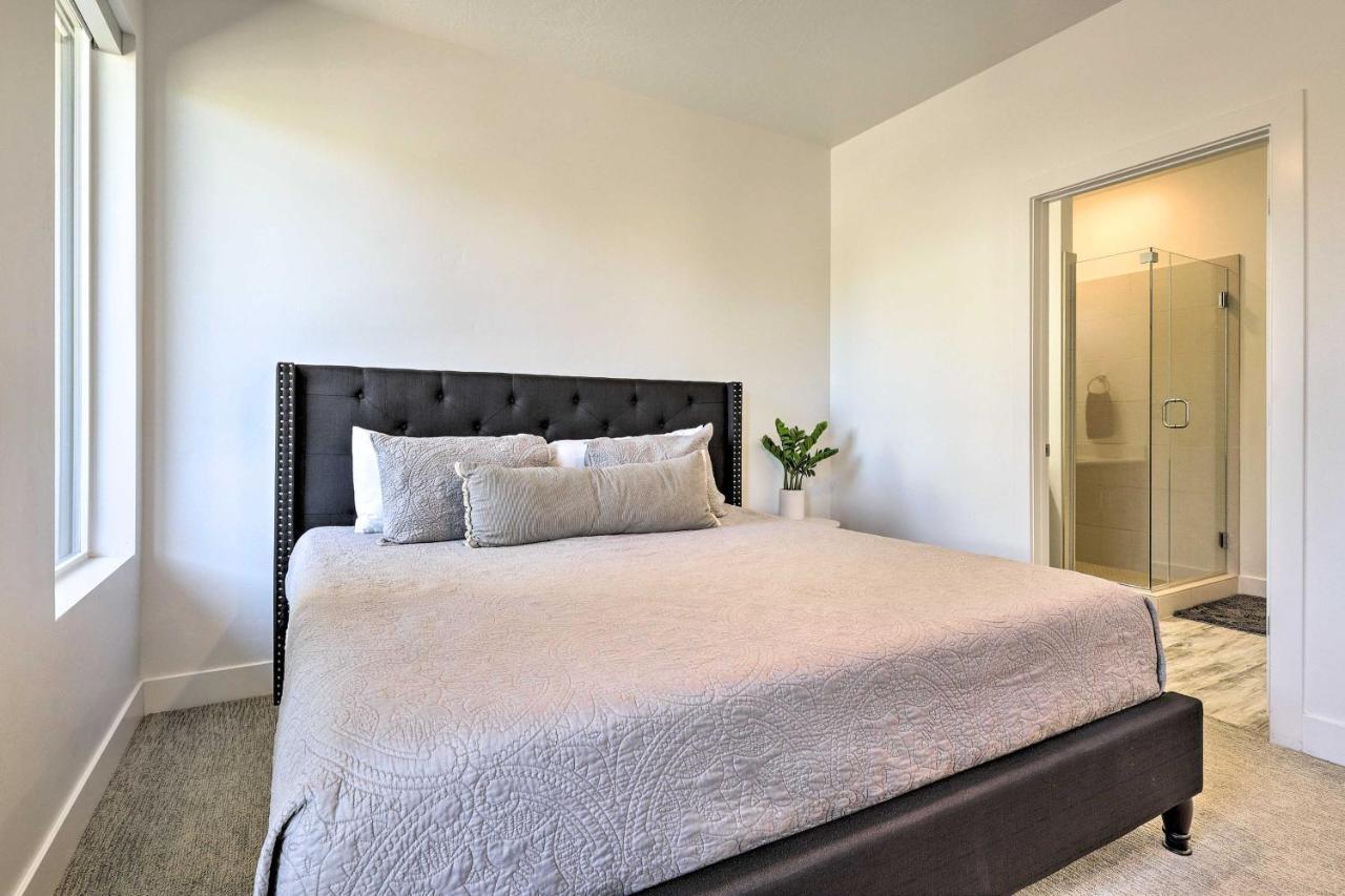 Holiday home Sunny Townhome And Balcony And Pool Access *