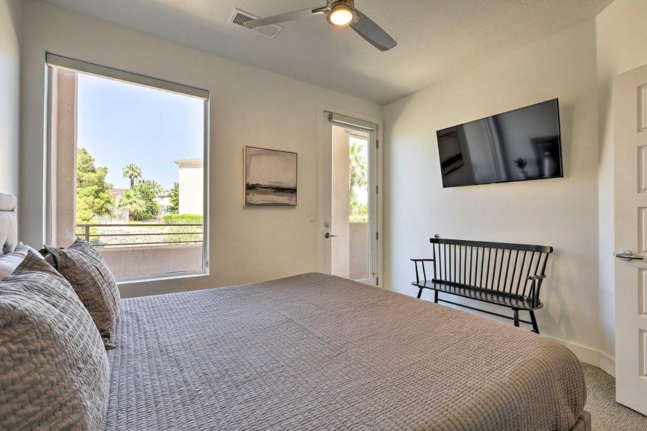 Holiday home Sunny Townhome And Balcony And Pool Access
