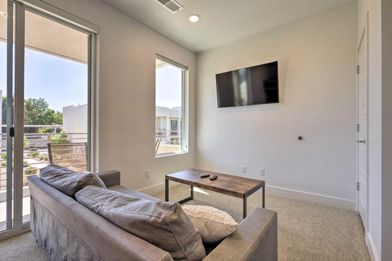 Sunny Townhome And Balcony And Pool Access Holiday home