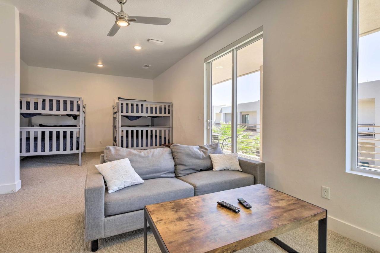 Holiday home Sunny Townhome And Balcony And Pool Access *