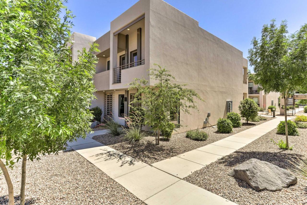 Sunny Townhome And Balcony And Pool Access Holiday home *