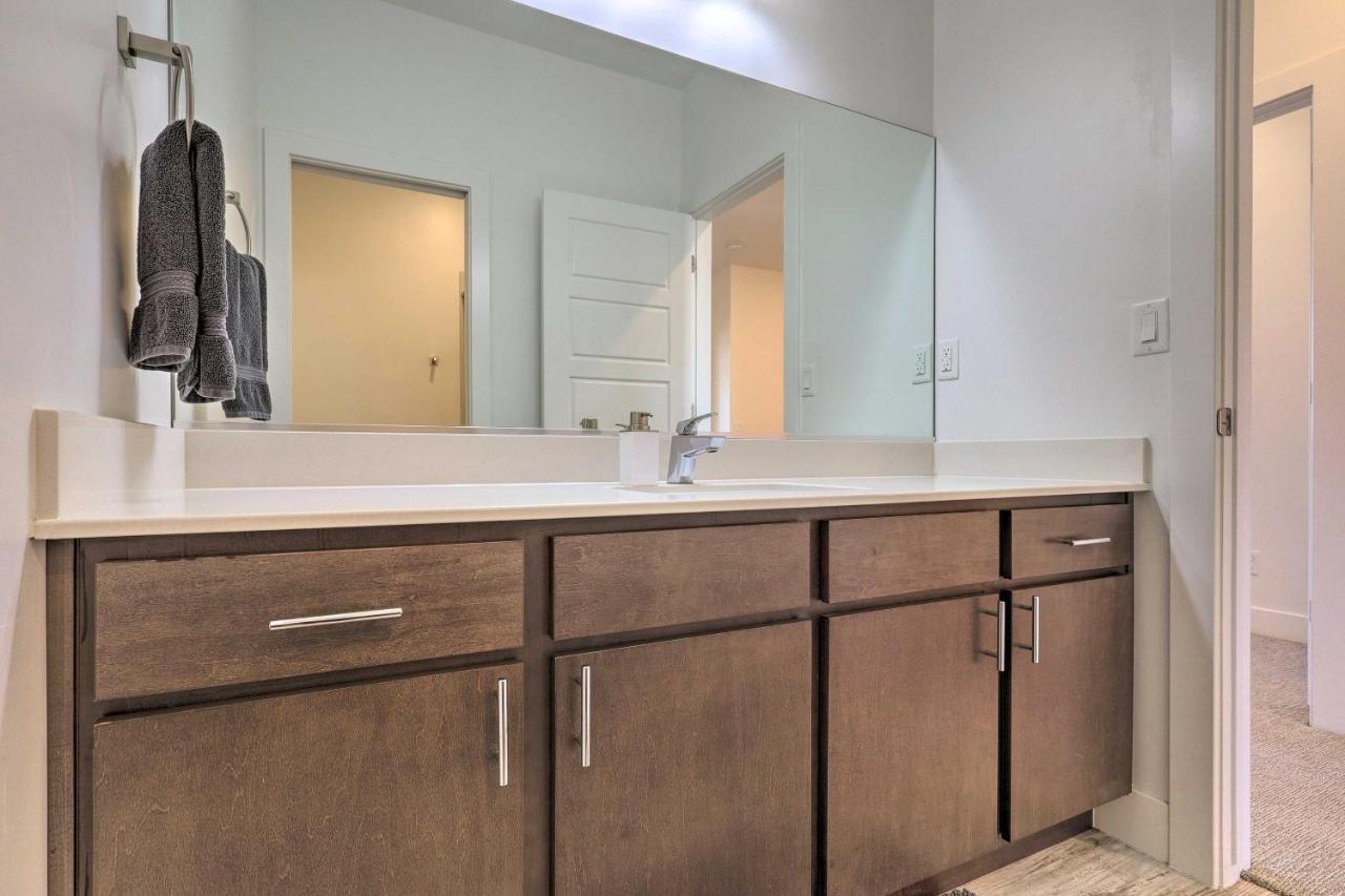 Sunny Townhome And Balcony And Pool Access Holiday home St. George